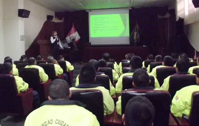 Charlas sobre asertividad y buen trato recibieron agentes de Serenazgo de Chimbote