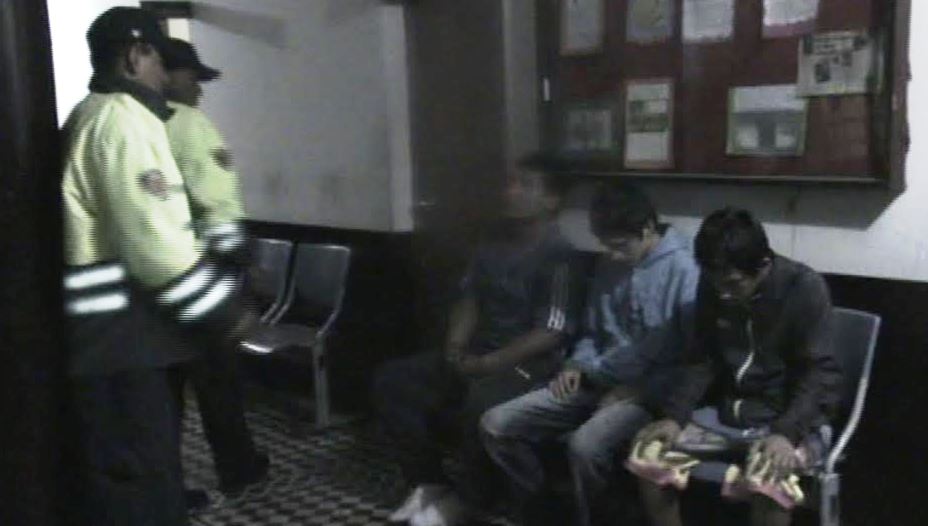 Policías y serenos capturan a “Los Malditos de Aviación” cuando asaltaban a pescador