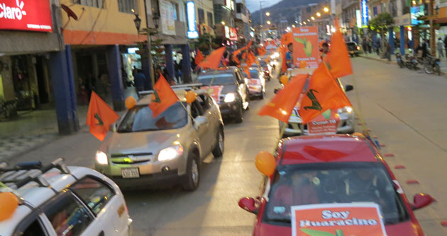  Numerosa caravana de simpatizantes de "El Maicito" en Huaraz