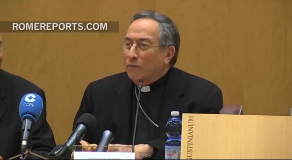  Cardenal Rodríguez Maradiaga publica libro sobre ética y negocios(Video)