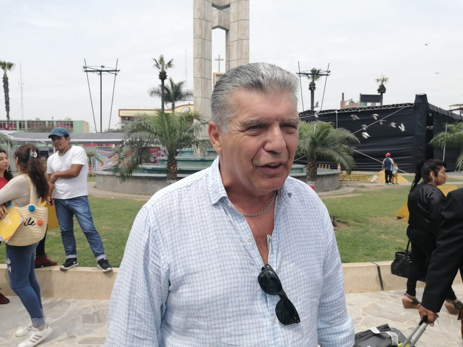 Uruguayo Carlos Páez participa en la Feria Internacional del Libro de Chimbote