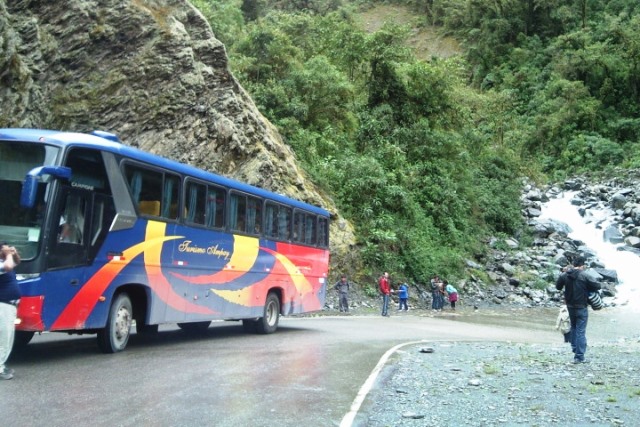  Pasajeros de unos 25 vehículos fueron asaltados en zona de Áncash