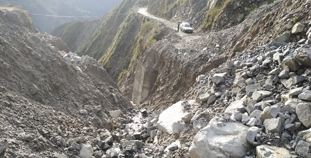 Áncash: Deslizamientos de mayor magnitud bloquean carretera de penetración en la provincia de Bolognesi