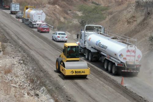 Transfieren S/ 2.1 millones para reconstruir vías en provincias de Ocros y Huarmey