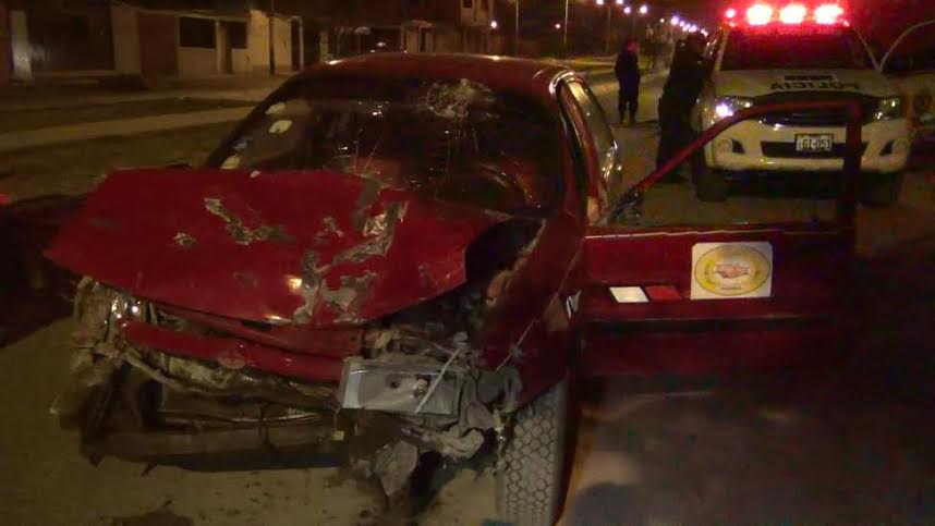 Conductor ebrio choca contra  mototaxi y deja cuatro personas heridas