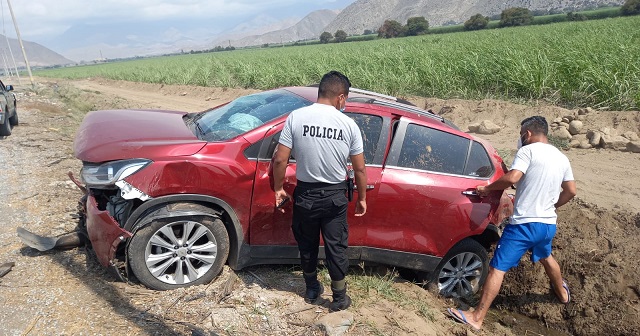 Hallan camioneta abandonada en la carretera a San Jacinto en el distrito de Nepeña