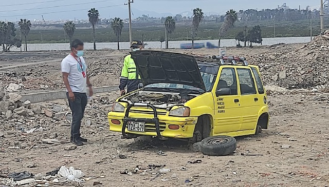 Agentes del serenazgo hallaron auto robado en descampado de “San Pedro” en Chimbote