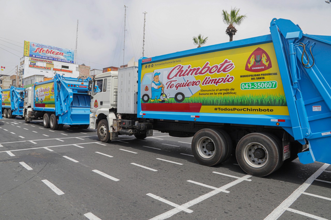Municipio presentó compactadoras y otras unidades para servicio de recojo de basura en Chimbote