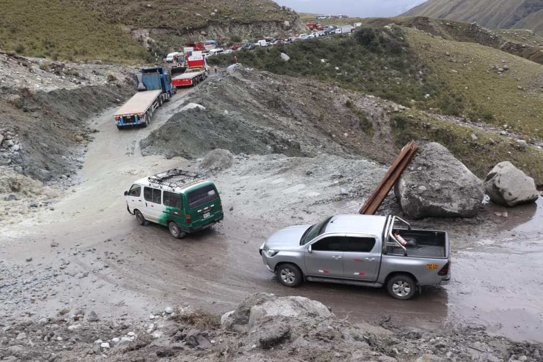 Habilitan parcialmente tránsito vehicular en la vía departamental an-110,  Cátac - tunel de Cahuish 