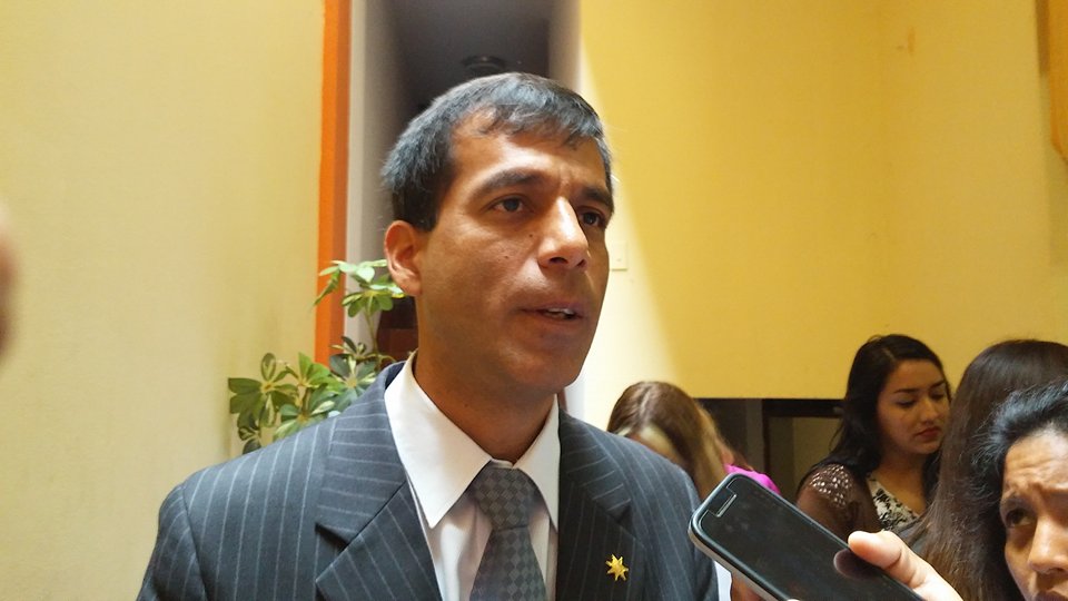 Decano del CAS: “Sistema de recompensas es política de gobierno que debe ser respetada”