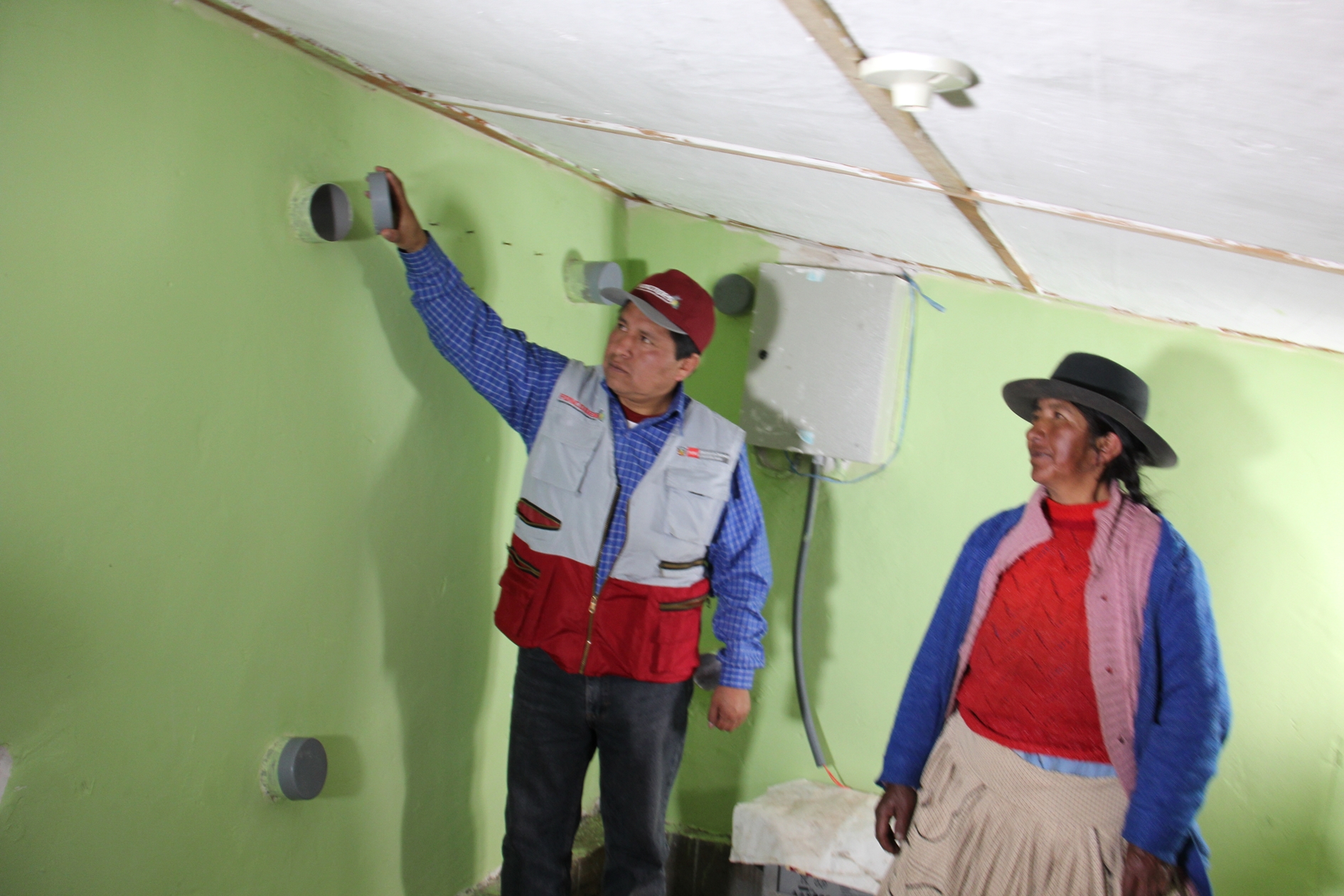 Familias de zonas altoandinas  de 12 regiones se protegerán de heladas en “casas calientes’ 