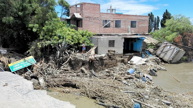 Diez integrantes de una familia en Coishco salvan de morir milagrosamente durante lluvias torrenciales