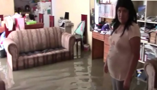  Más de 20 casas inundadas por aguas de desagüe en Nuevo Chimbote, los daños materiales son serios