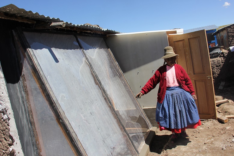 Más de 3 mil familias pobres de la sierra ya se abrigan en ‘casitas calientes’