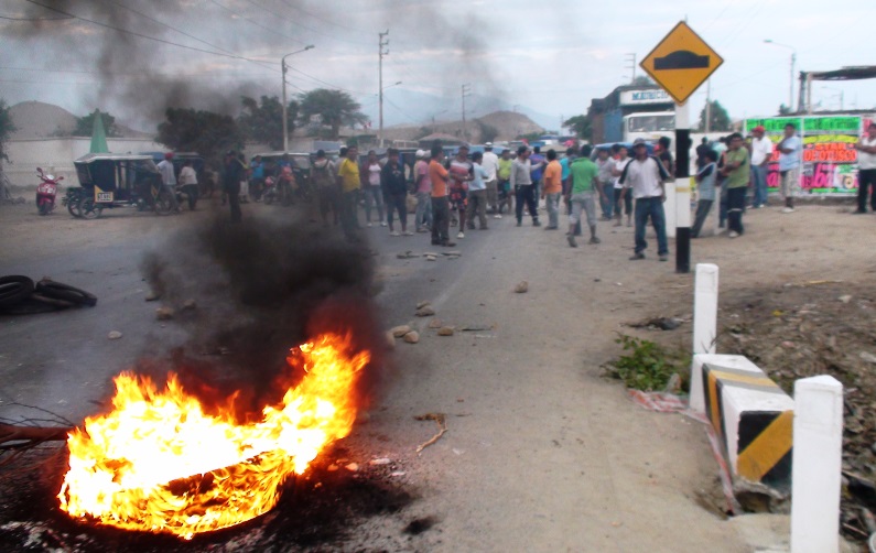 Casma se levanta, atacan comisaría, fiscalía y bloquean la CPN