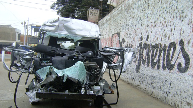 Casma: chofer de miniván encuentra trágica muerte al chocar contra camión
