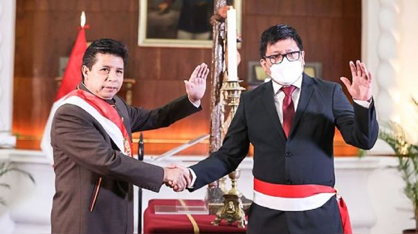 Castillo retira del cargo al ministro de Salud, Jorge López, tras denuncia en su contra