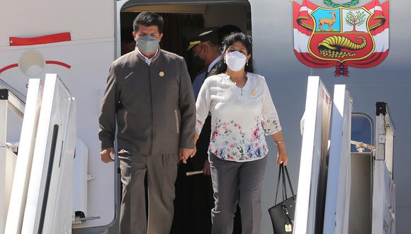 Acusan a Castillo y a la primera dama de plagiar el 54% de su tesis de maestría