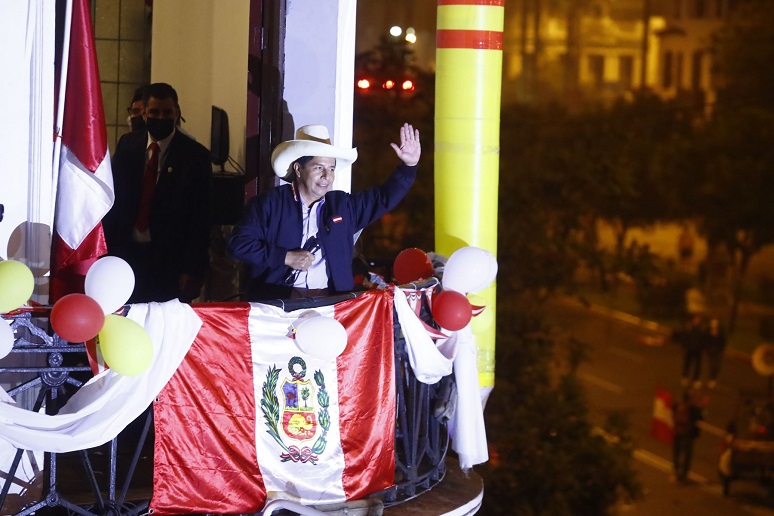  Candidato Castillo pide a personeros defender sus votos