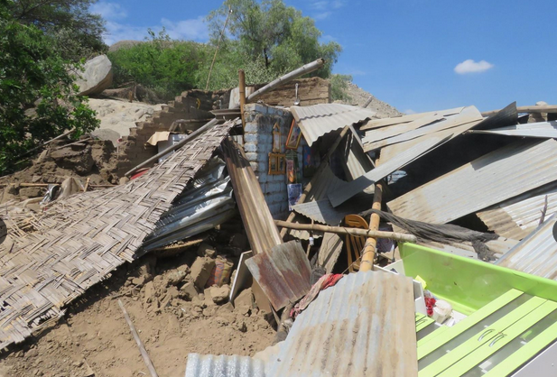 Moro: intensas lluvias provocan deslizamiento de roca gigante que aplastó y mató a niña en Moro