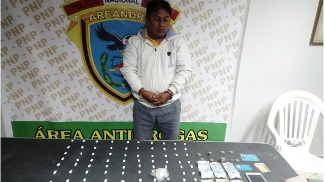 Sujeto fue detenido por golpear a policías e impedir que intervengan a su pareja que cayó con droga en Chimbote