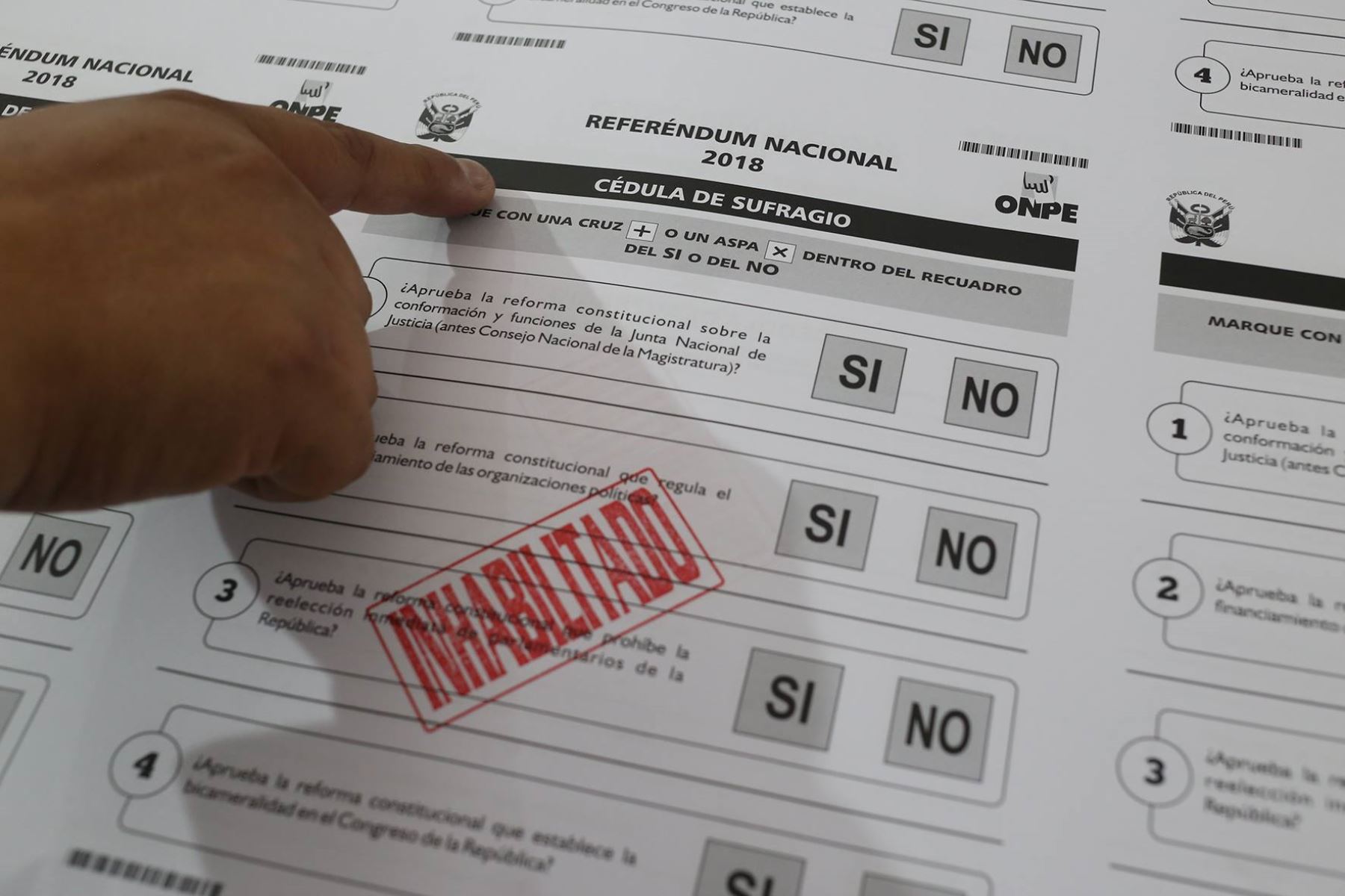 Mayoría de peruanos aprueba tres de las cuatro reformas del referéndum