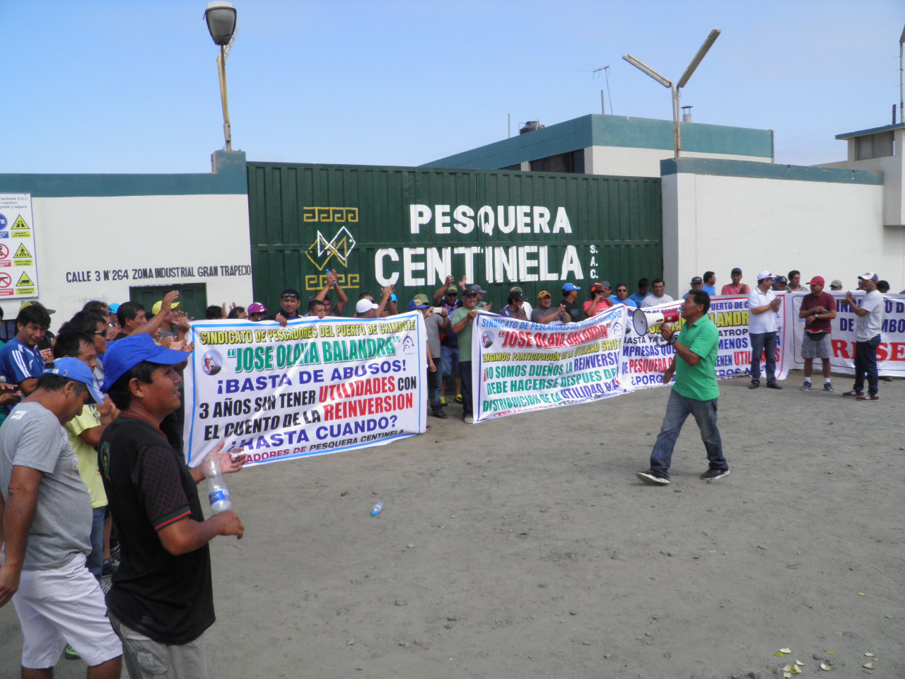 Chimbote: trabajadores de pesquera Centinela protestan por pago de utilidades
