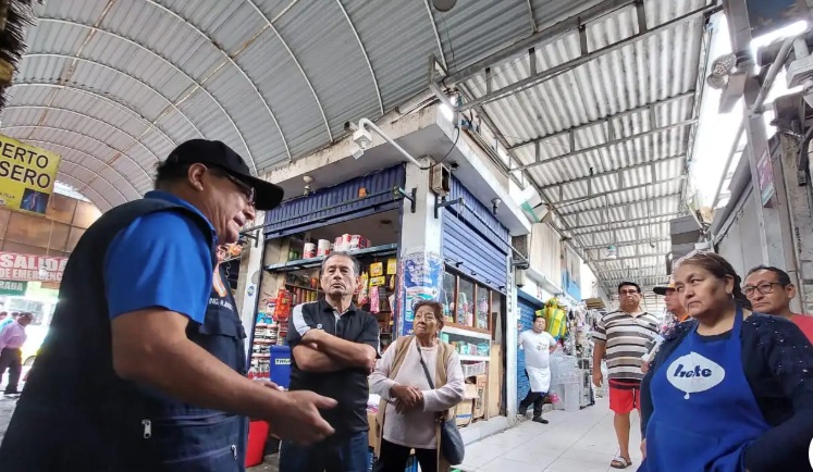Municipalidad inspecciona condiciones de seguridad en el mercado “Chacra a la Olla”