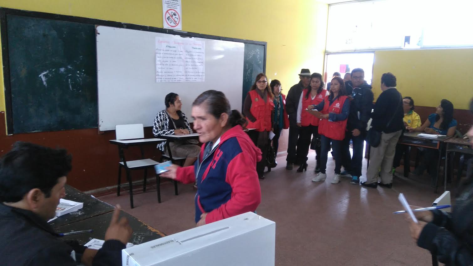 JEE Santa recorrió los centros de votación durante las elecciones