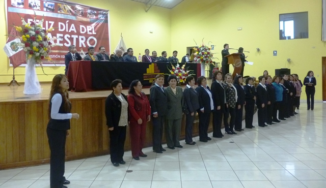 Ugel Santa reconoce labor de 250 docentes en la provincia