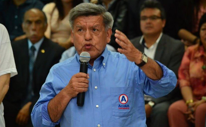 Acuña anuncia que de ganar elecciones pondrá en marcha programa de saneamiento 