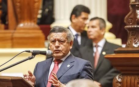  Acuña: “Con votos de mayoría fuji-aprista cualquier cosa puede pasar en el Parlamento”