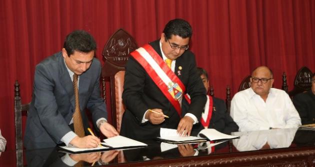 Presidente regional César Álvarez es investigado por nexos con el narcotráfico