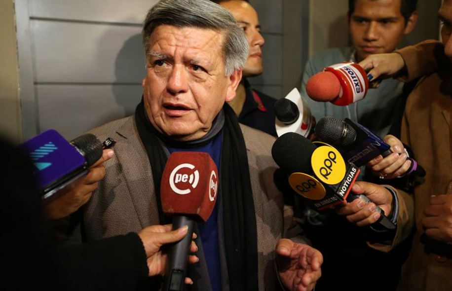 Acuña pide a presidente electo Kuczynski más apoyo para gobiernos regionales