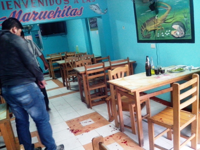 Comerciante de pollos fue herido de 6 balazos esta tarde en cevichería de Chimbote