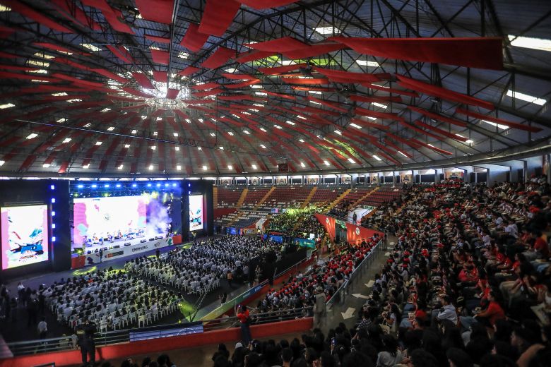 Más de 10 mil ganadores de Beca 18 ya estudian en 121 universidades e institutos del país   