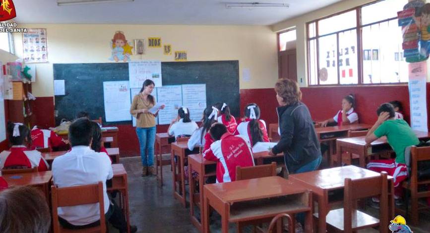 Chimbote: Municipio y Casa de la Mujer realizan charlas preventivas en colegios y distritos