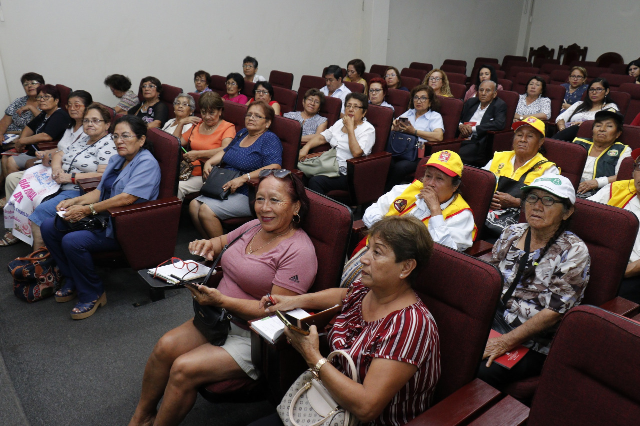 Jueza de Familia de la Corte del Santa dictó charla sobre violencia familiar