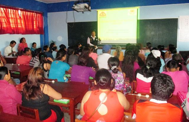 Padres de familia de colegios de Chimbote reciben charlas sobre seguridad
