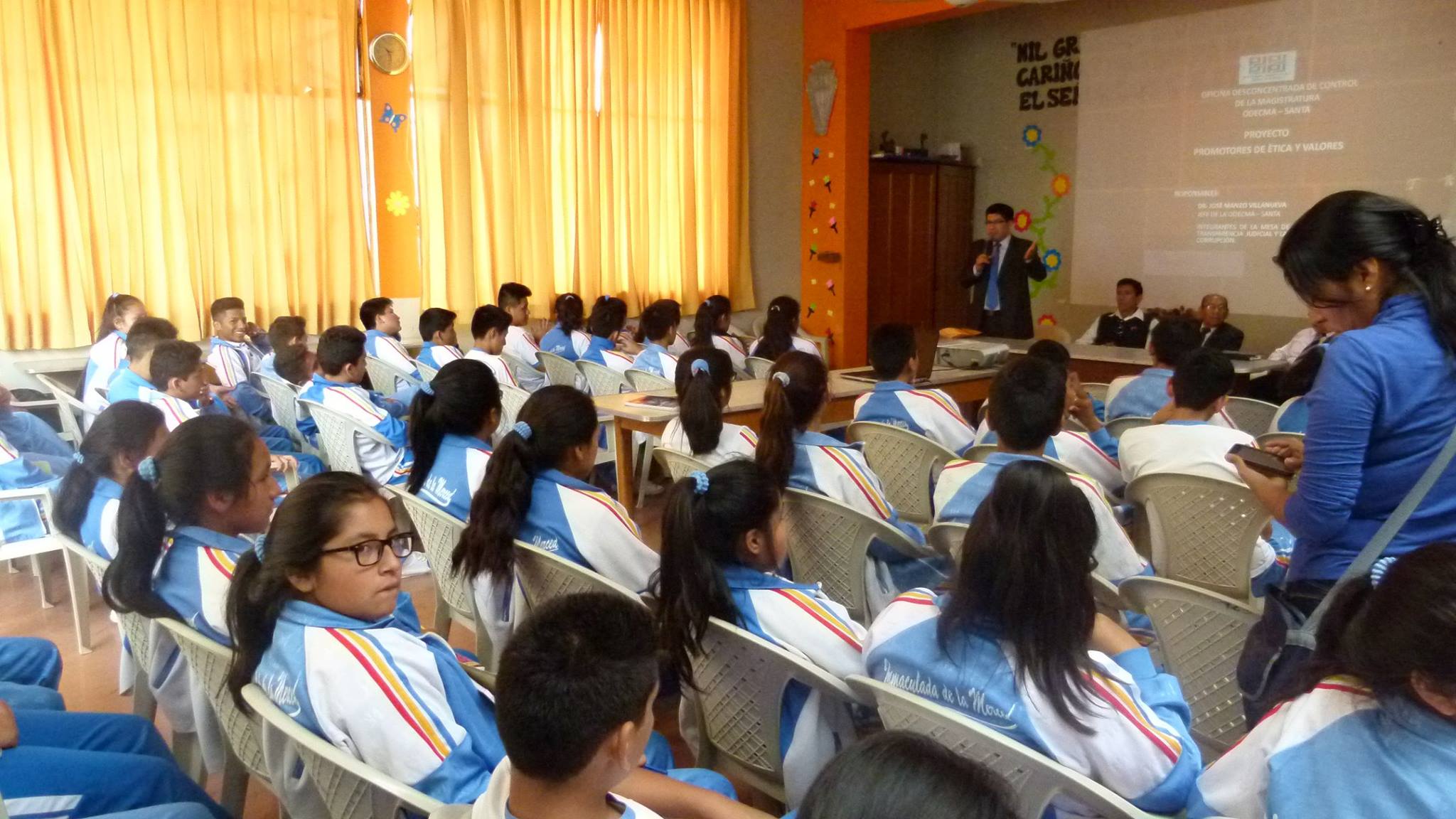 Escolares de colegio Inmaculada recibieron charlas sobre valores éticos y cívicos