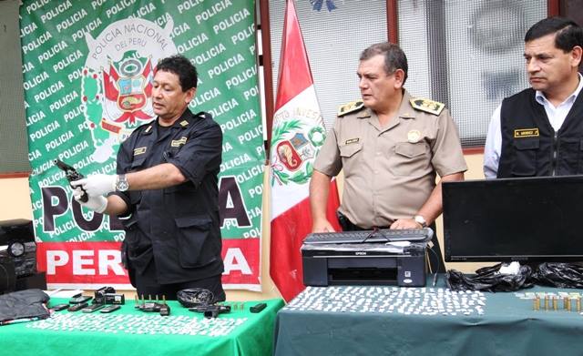 Capturan sujetos con 400 ketes de PBC, 100 gramos de marihuana, armas de fuego y chaleco antibalas en Chimbote