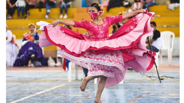 Chimbotana Stefany Victorio, la “Niña del Bicentenario”, se prepara para selectivo de marinera