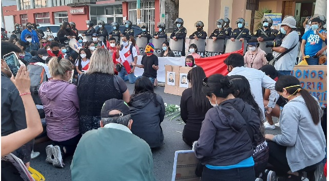 Protestas continúan también en Chimbote y Nuevo Chimbote en contra de los congresistas
