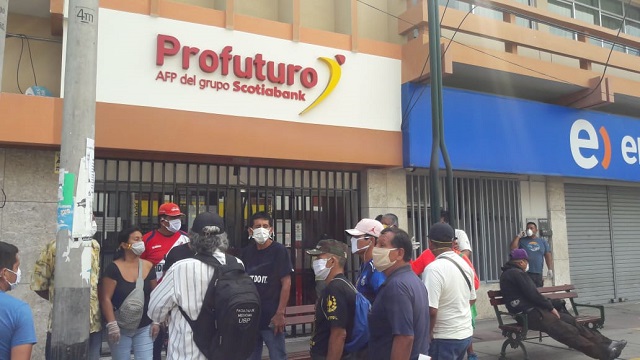 Chimbotanos se quejan porque AFPs no brindan información de cómo harán el retiro de su dinero