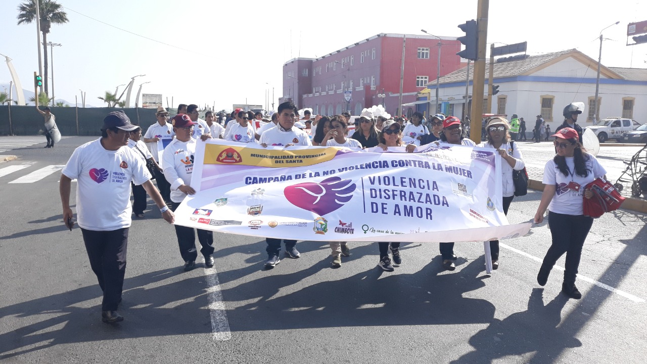 Decenas de chimbotanos marchan en rechazo a la violencia contra la mujer