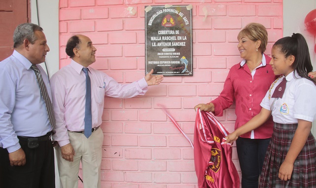 Chimbote: MPS instala toldo de malla raschel en colegios República Peruana y Antenor Sánchez