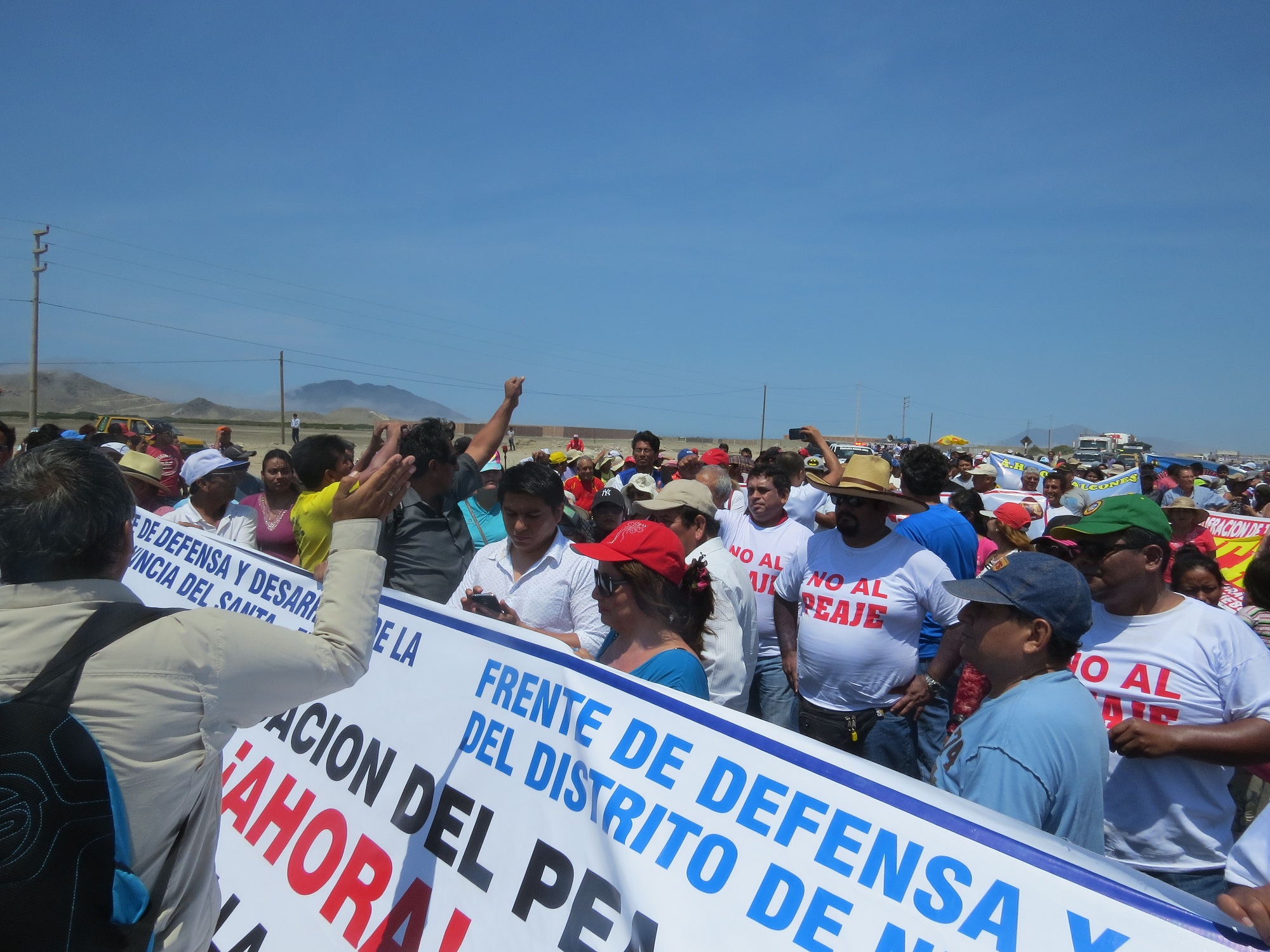 Bombas, bronca y heridos dejó protesta contra doble peaje en Chimbote