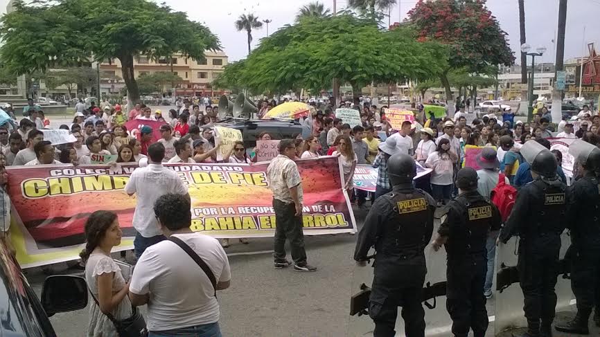 Chimbote: Colectivo vuelve a protestar contra pesqueras que contaminan la bahía