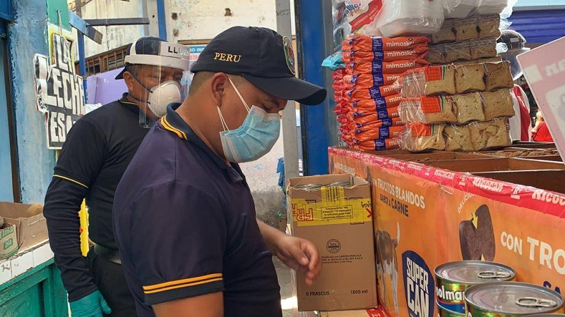 Chimbote: incautan más de 200 latas de conserva de pescado de dudosa procedencia en Mercado Alfonso Ugarte