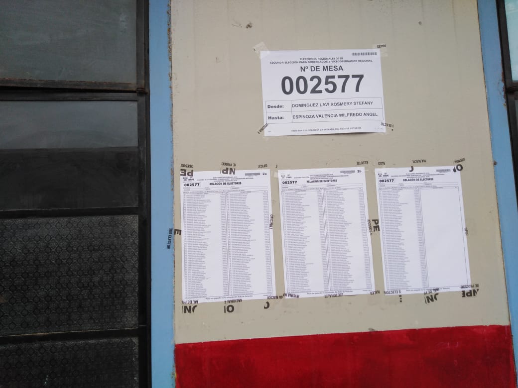 I.E. Inmaculada: electores tuvieron que hacer “colecta” para que chofer instale mesa de sufragio